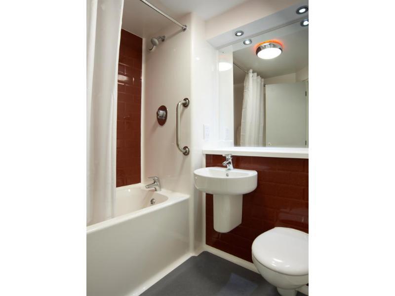 Travelodge Liverpool Central Exchange Street Extérieur photo