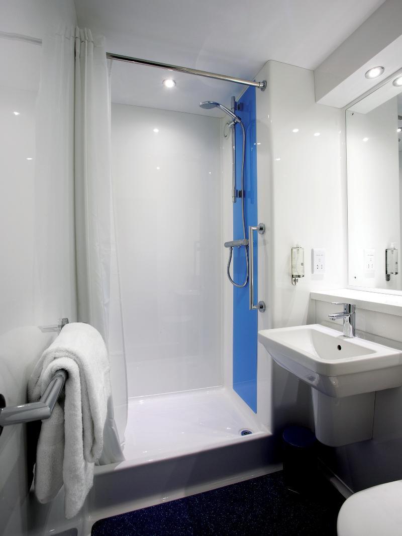 Travelodge Liverpool Central Exchange Street Extérieur photo